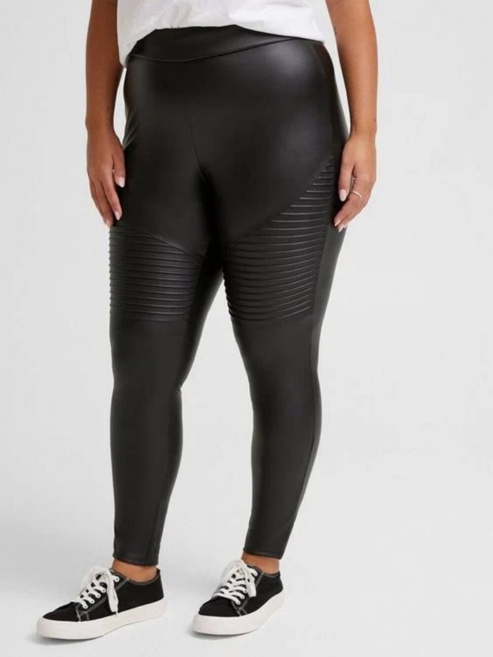 Torrrid Women's black moto faux leather leggings Size 3X NWOT